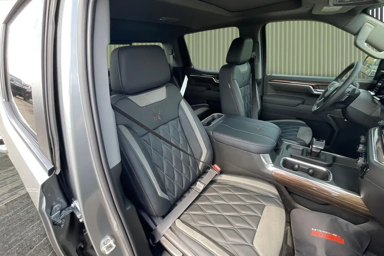Vehicle Image 8