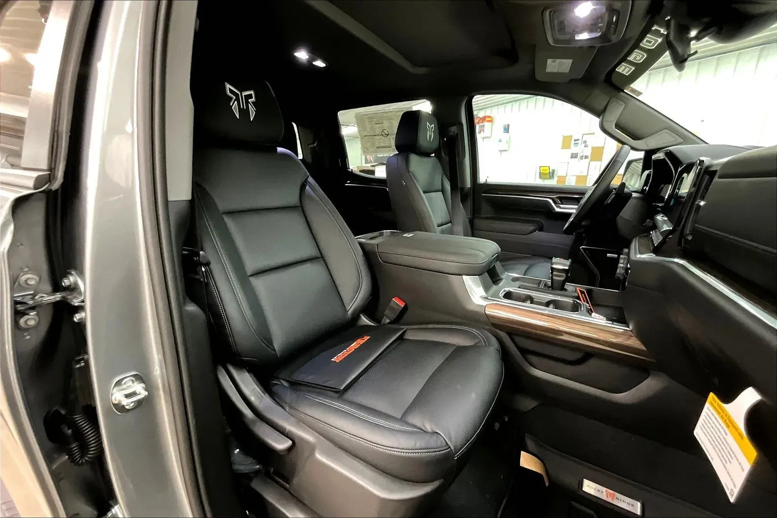 Vehicle Image 8