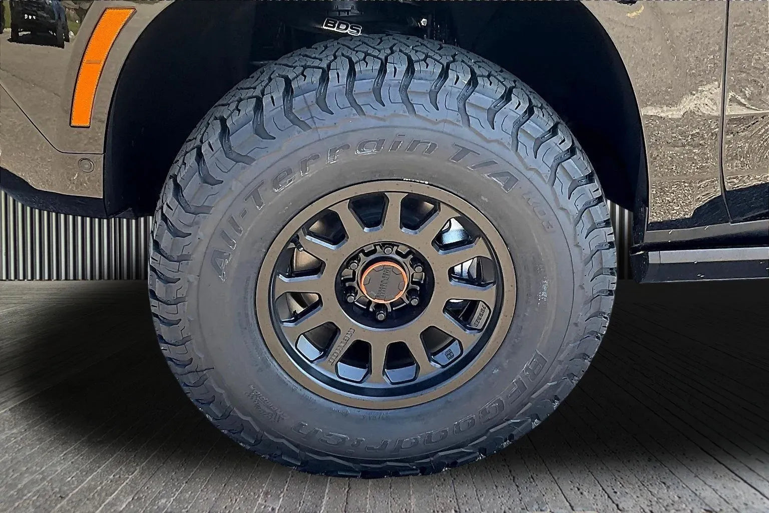 Vehicle Image 6