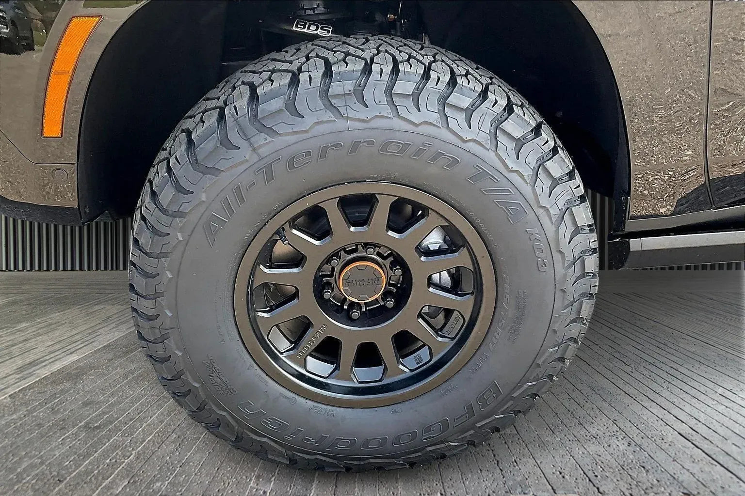 Vehicle Image 6