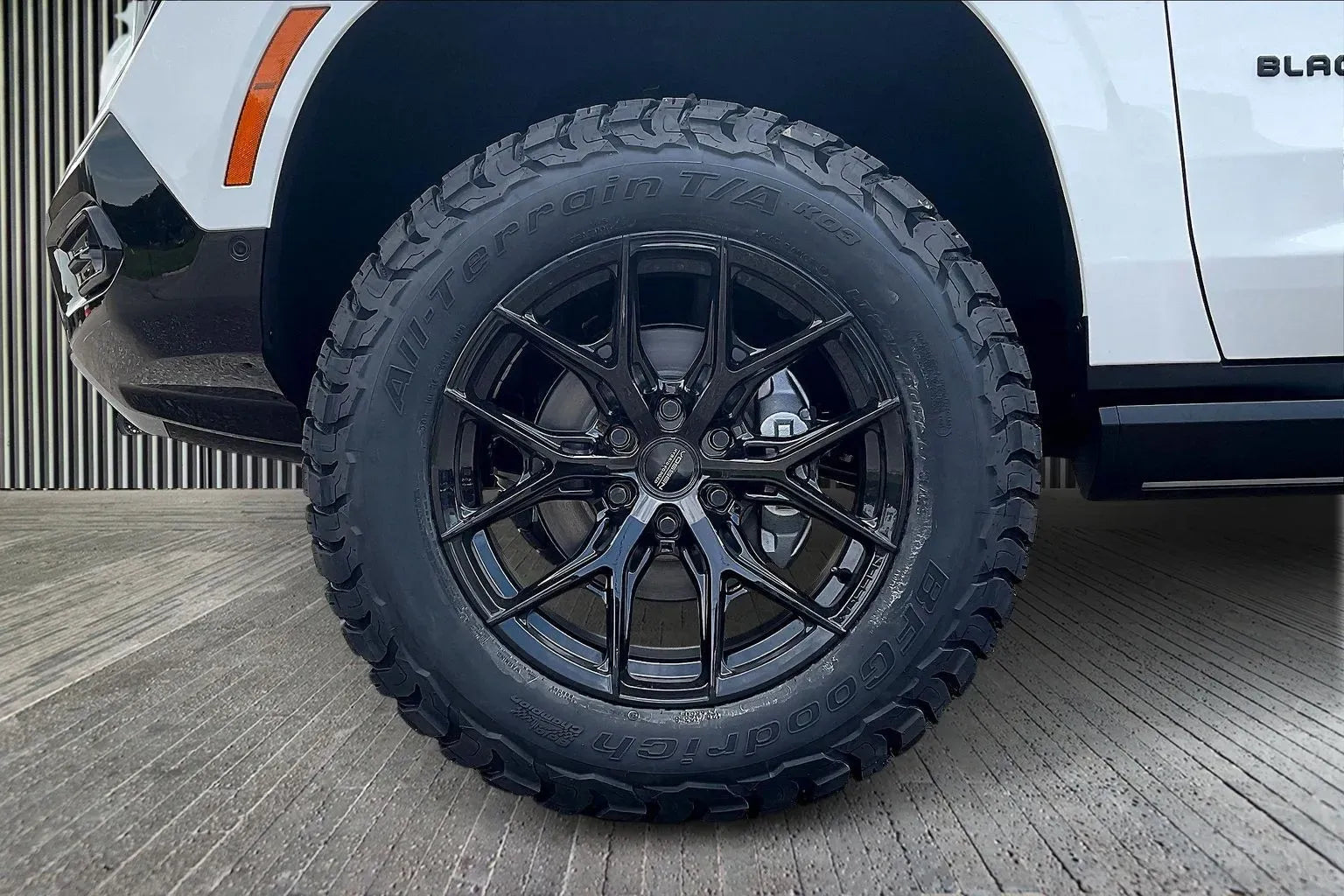 Vehicle Image 6