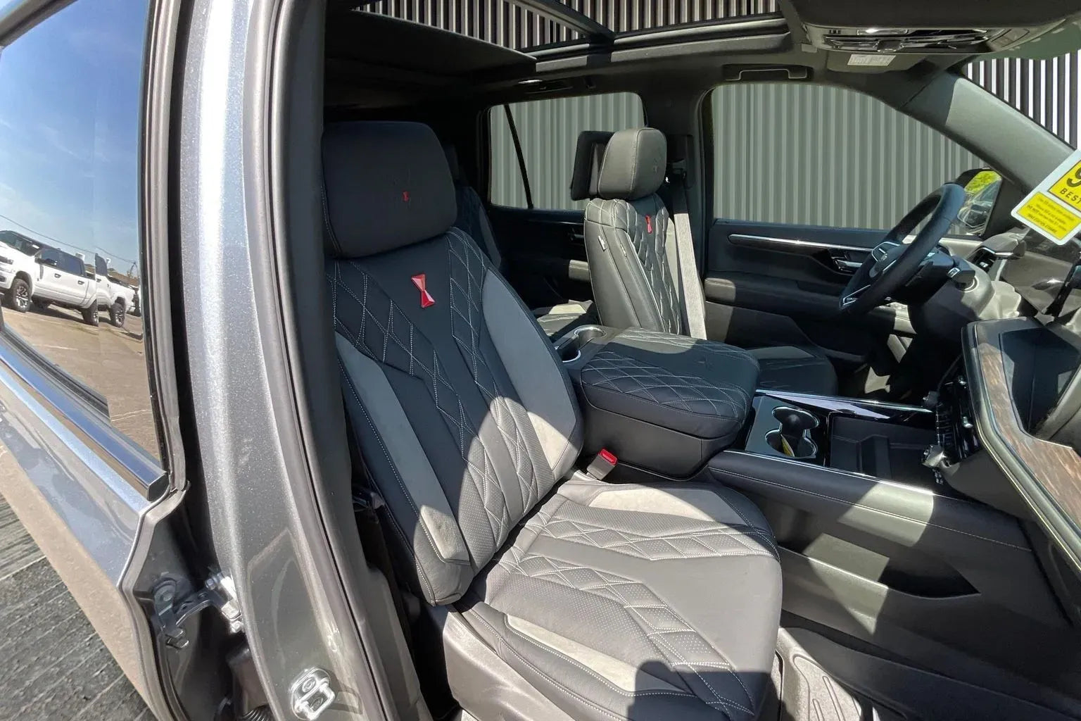 Vehicle Image 8