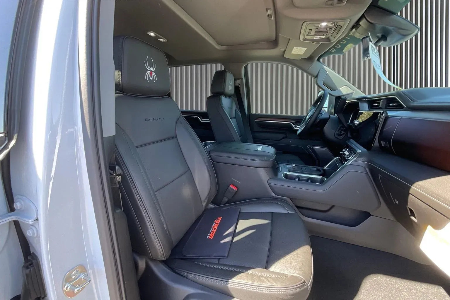 Vehicle Image 8