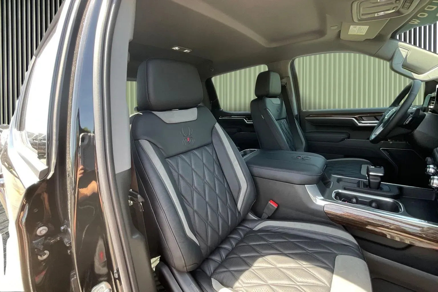 Vehicle Image 8