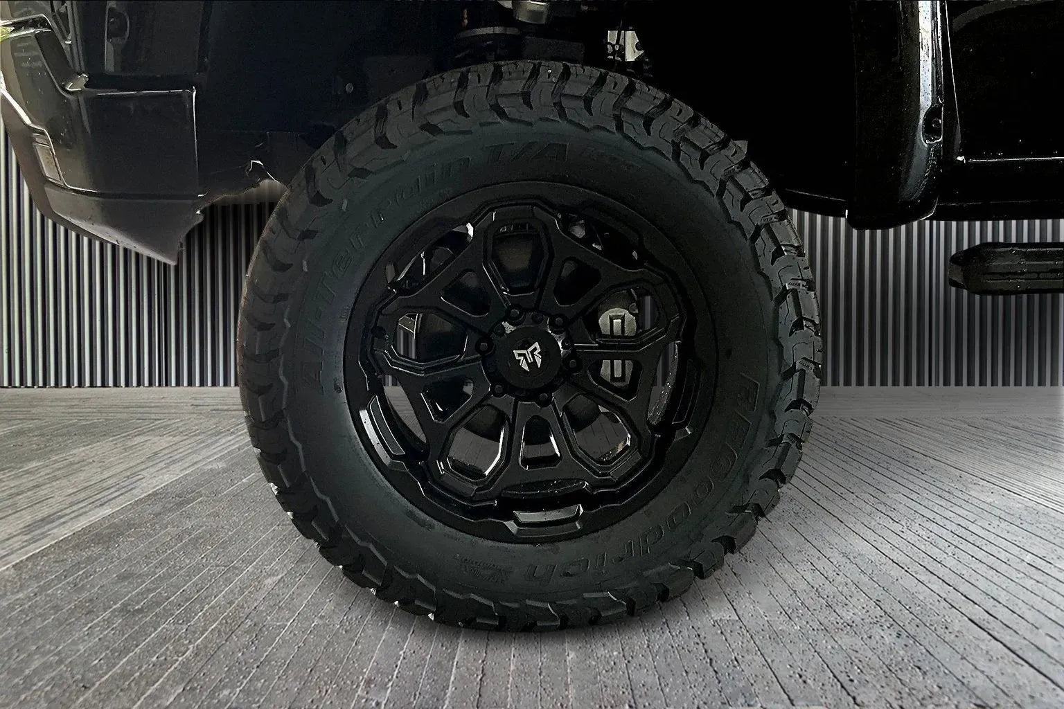 Vehicle Image 6