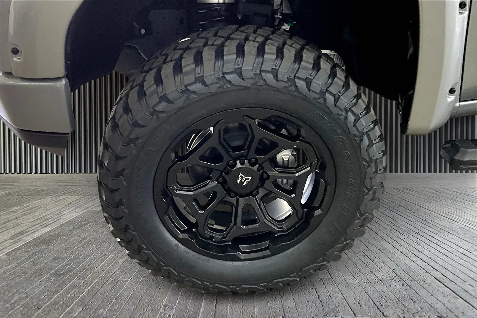 Vehicle Image 6