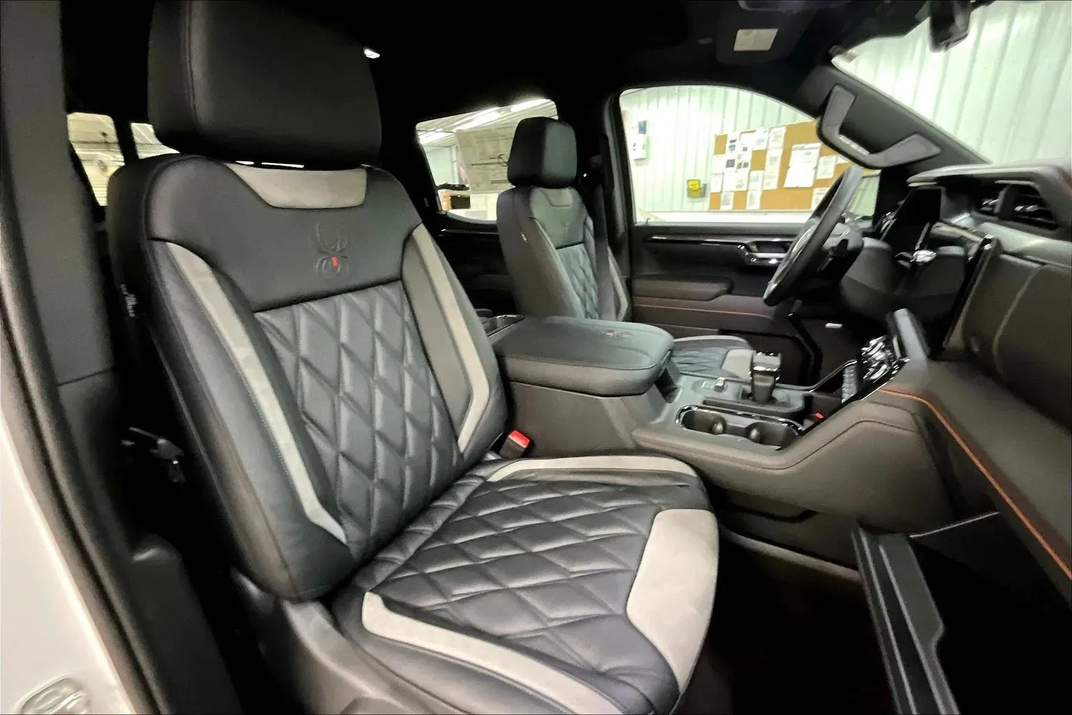 Vehicle Image 8