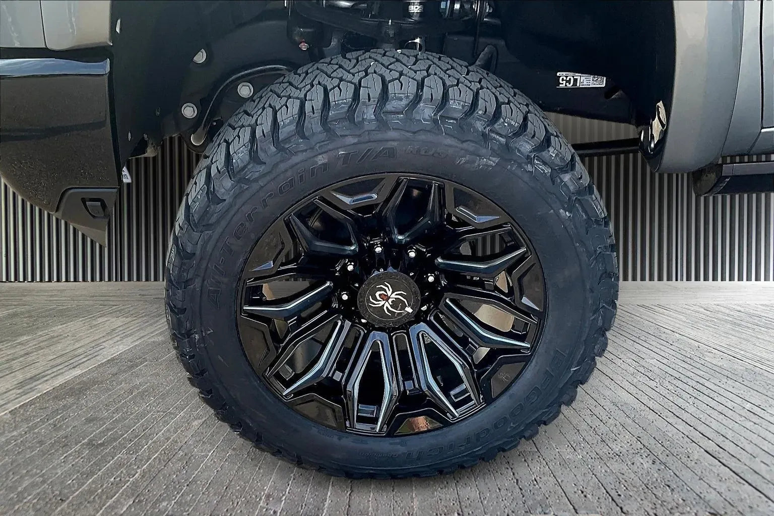 Vehicle Image 6