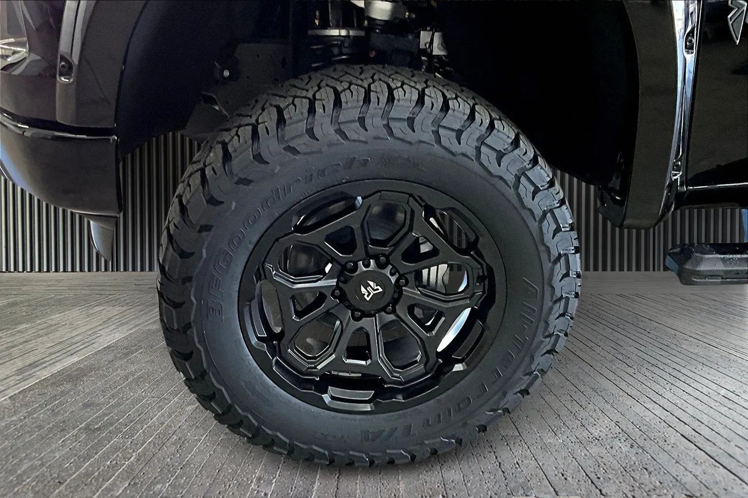 Vehicle Image 6