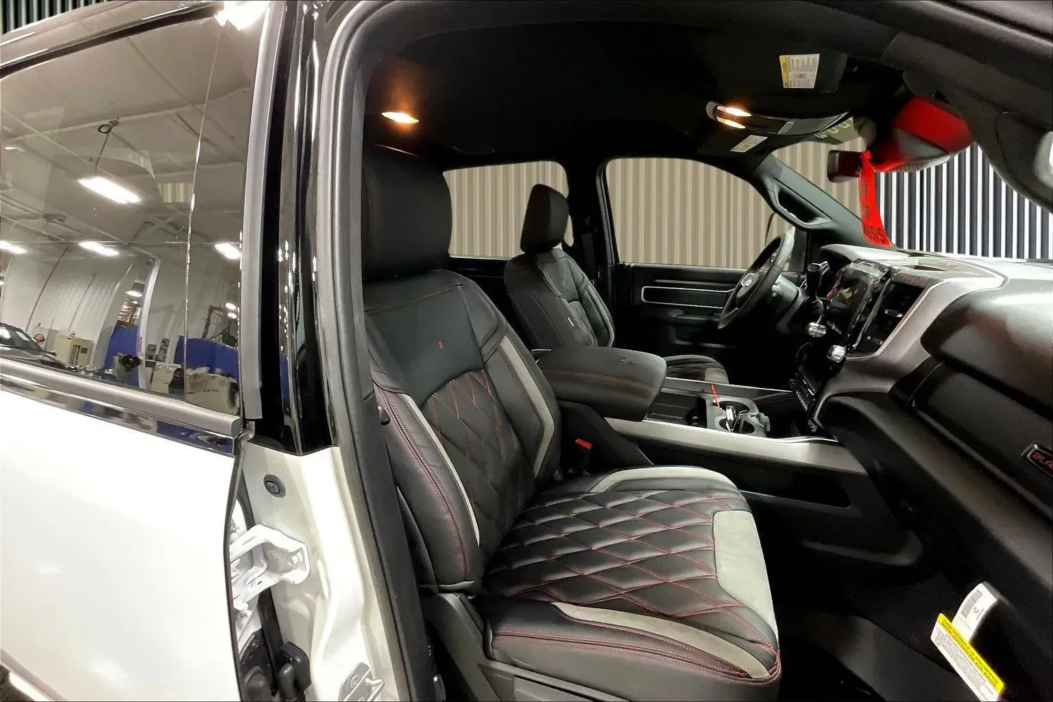 Vehicle Image 8