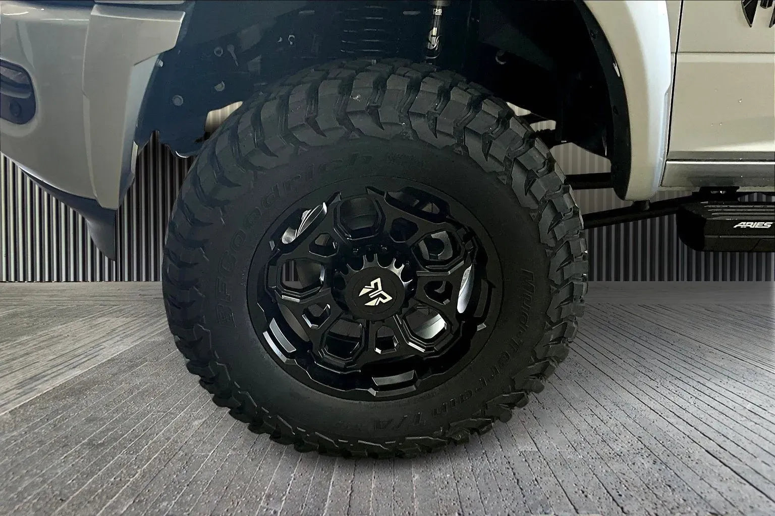 Vehicle Image 6