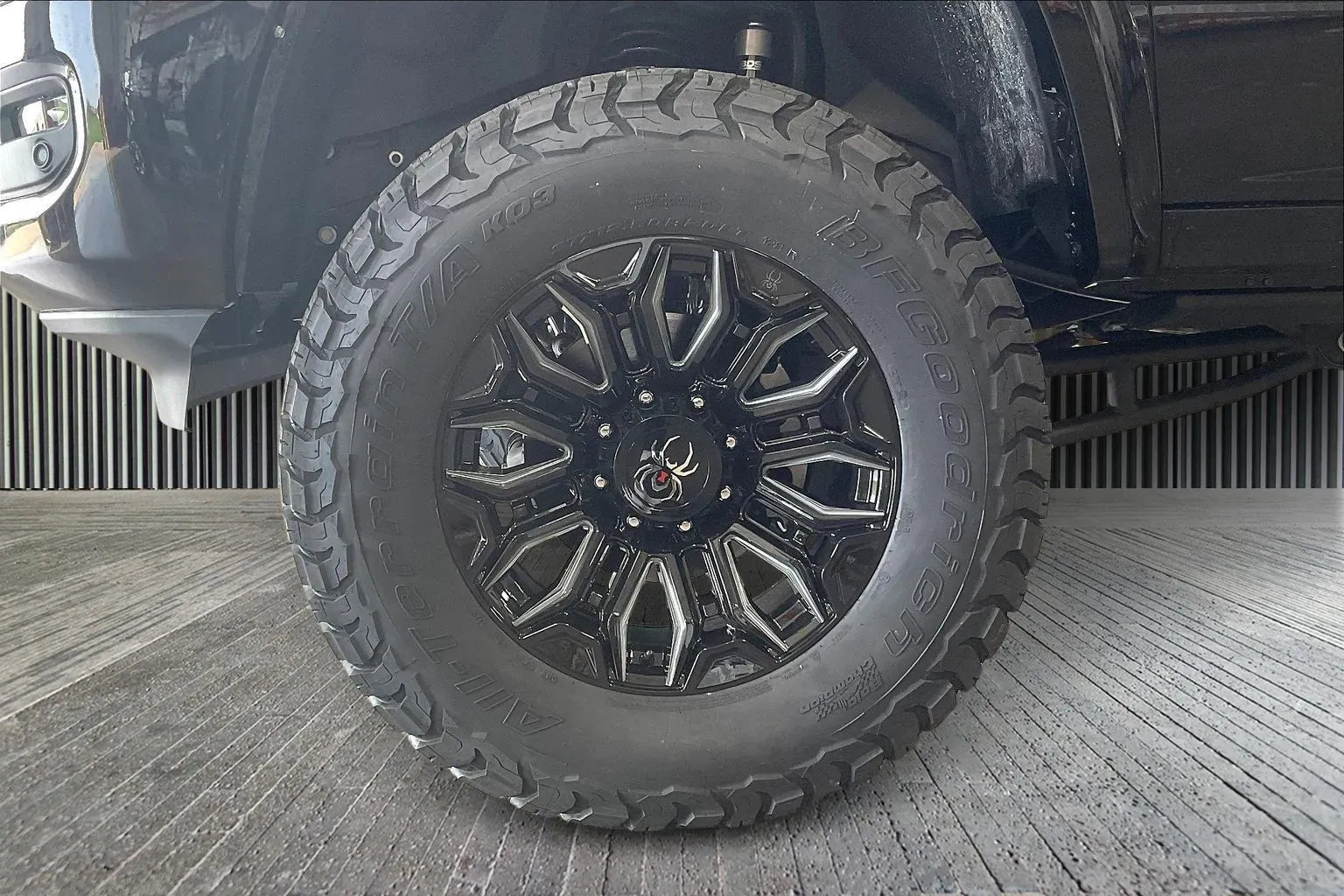 Vehicle Image 6