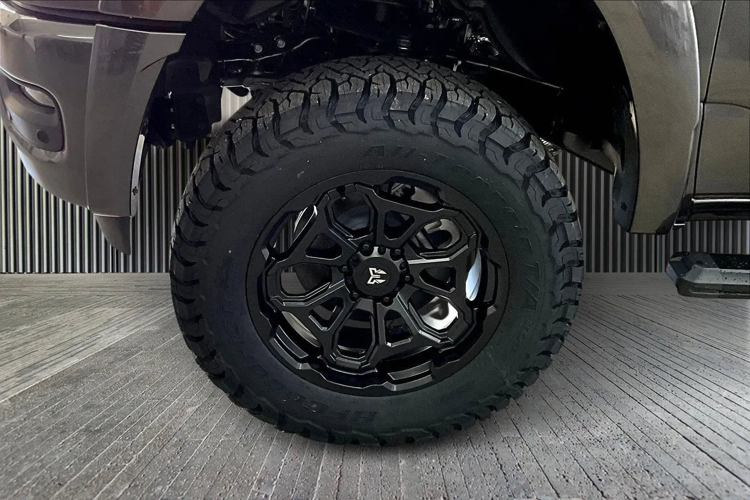 Vehicle Image 6