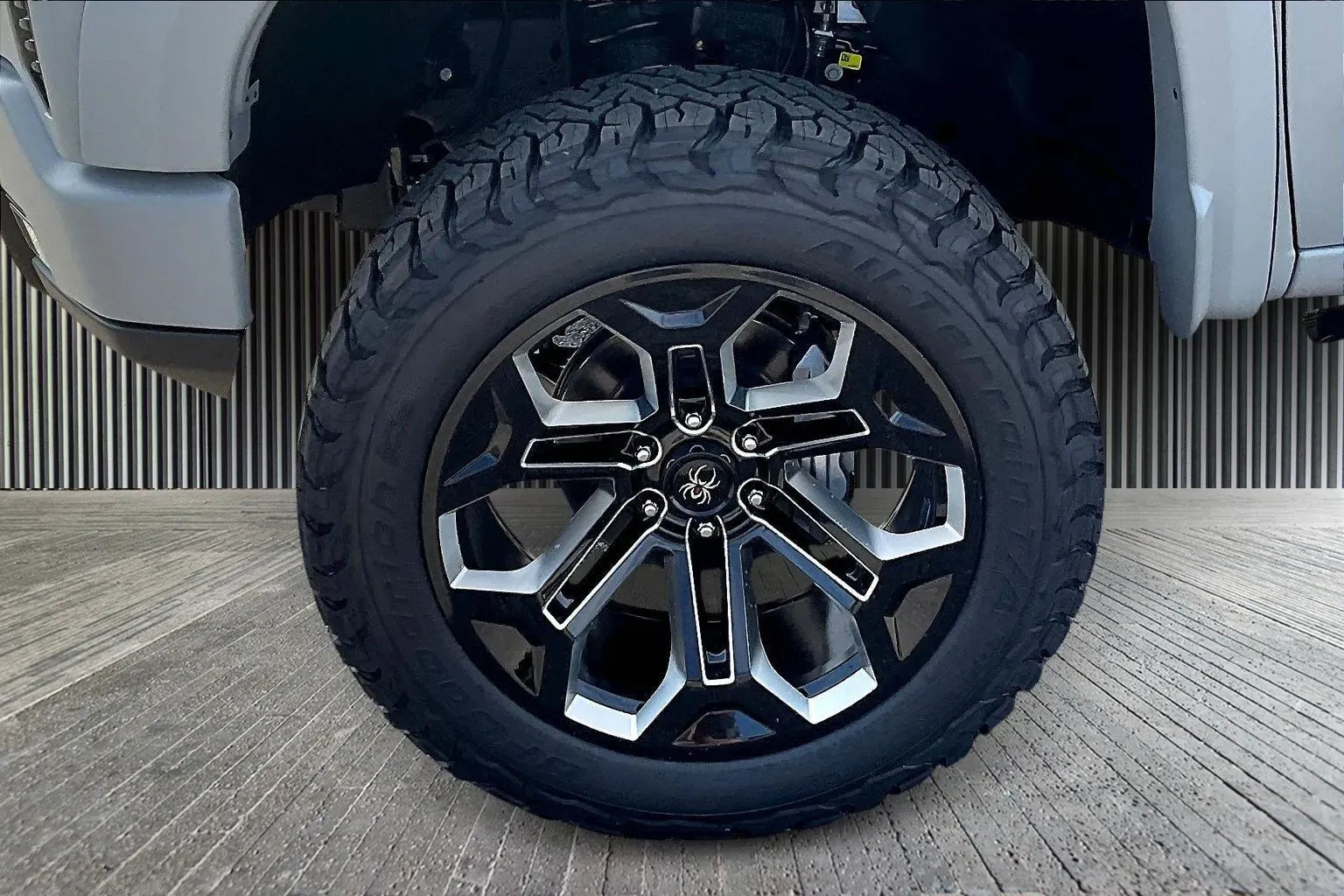 Vehicle Image 6