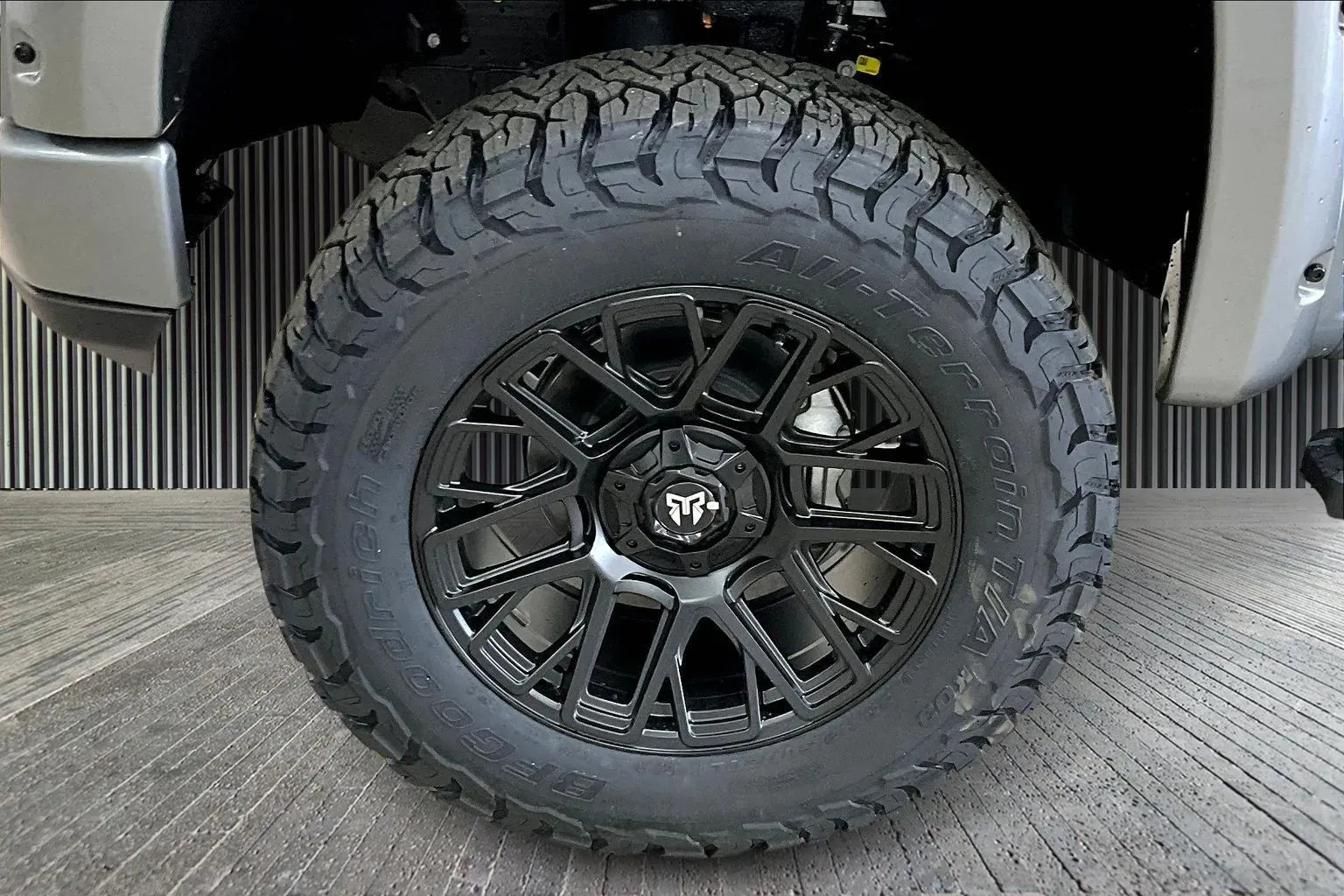 Vehicle Image 6