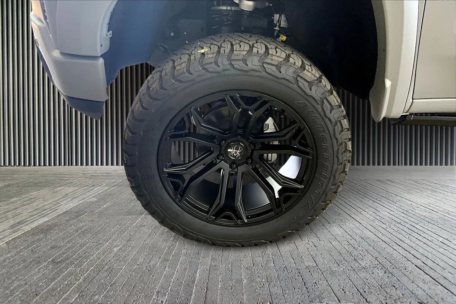 Vehicle Image 6