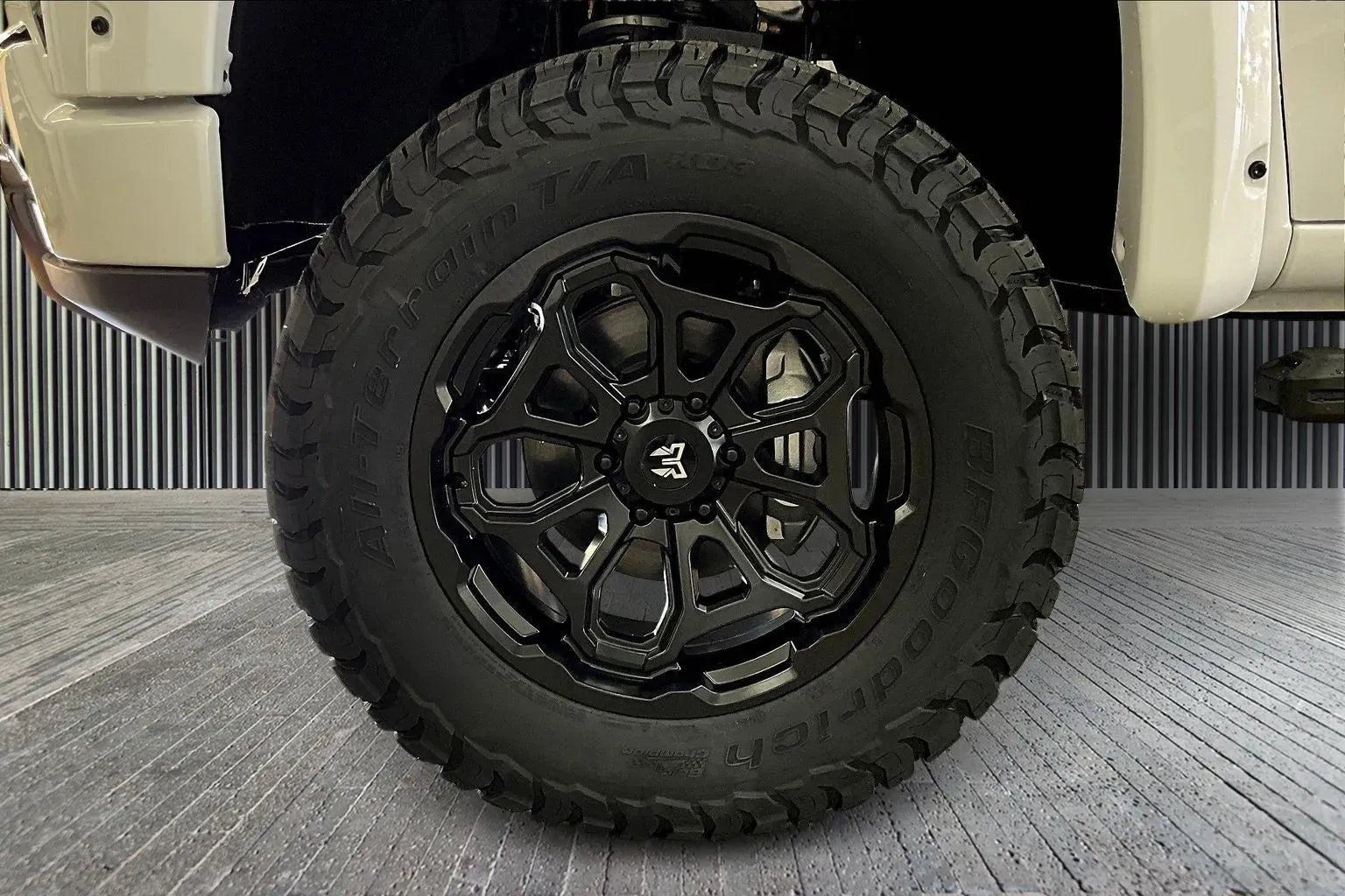 Vehicle Image 6