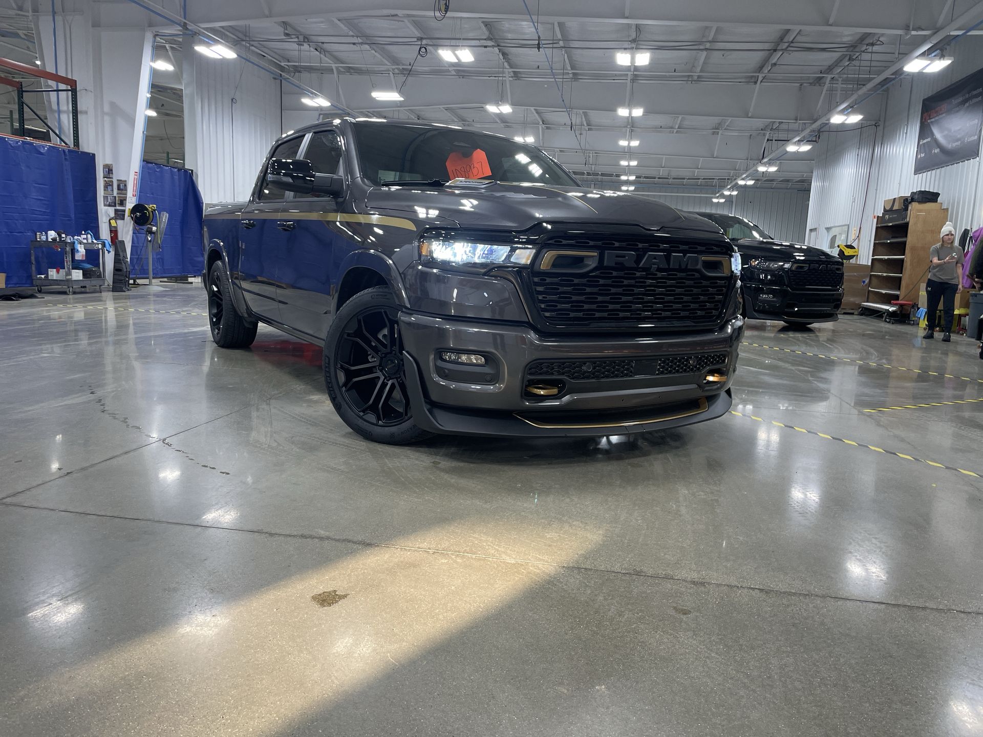 Vehicle Image 10