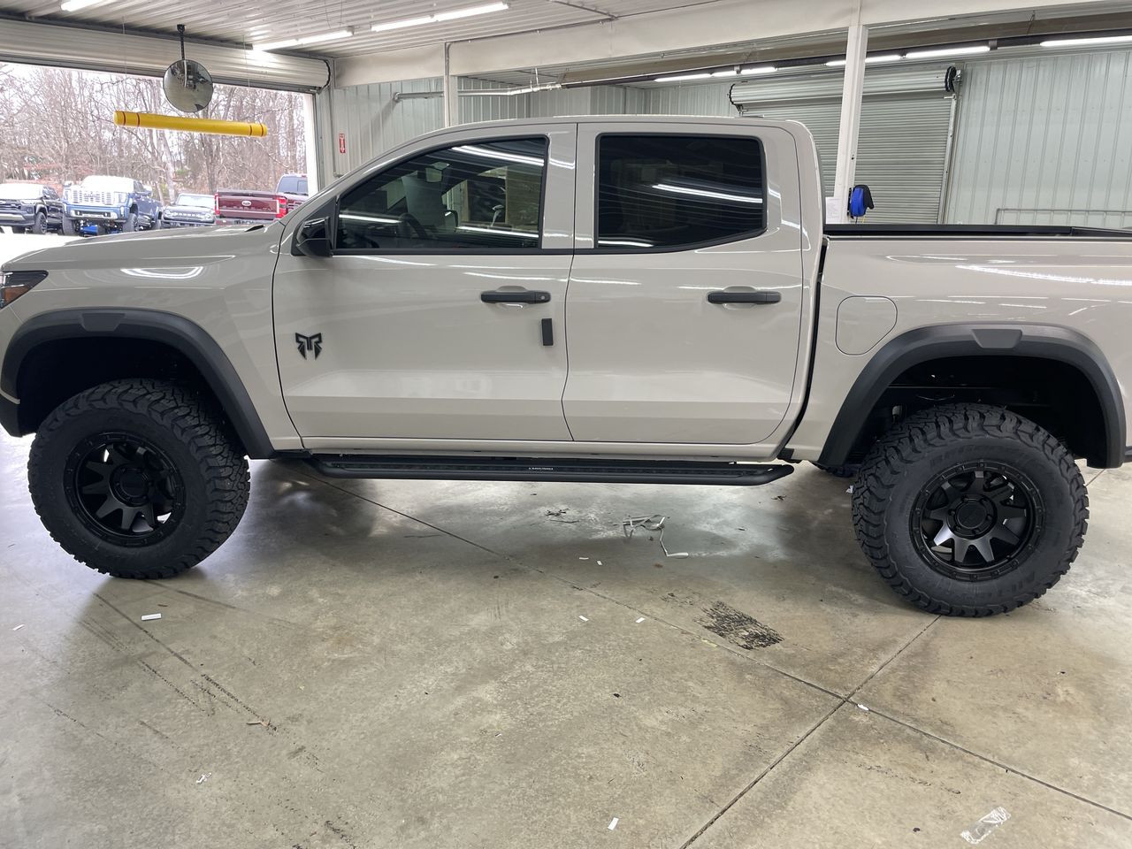 Vehicle Image 10