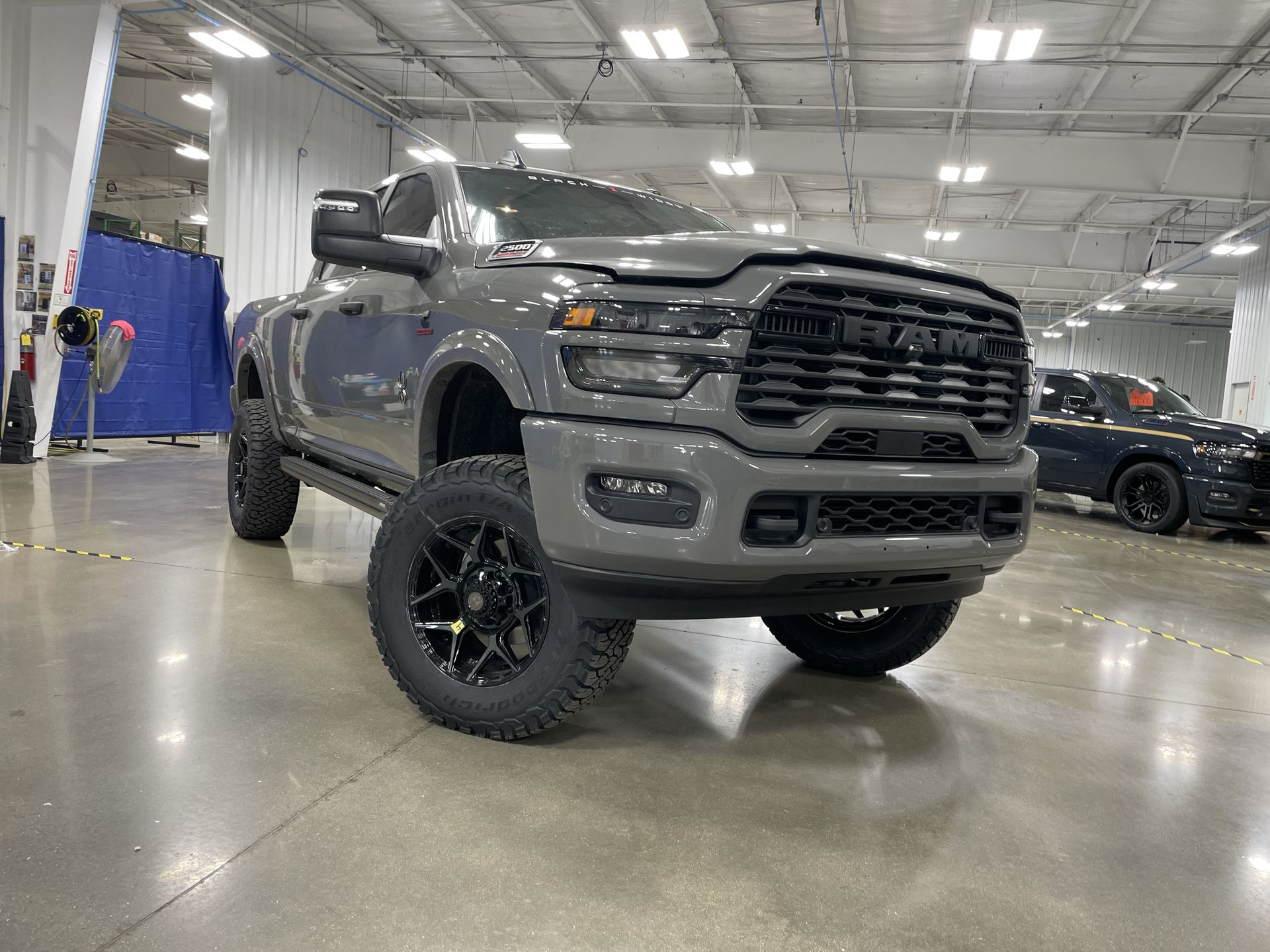 Vehicle Image 10