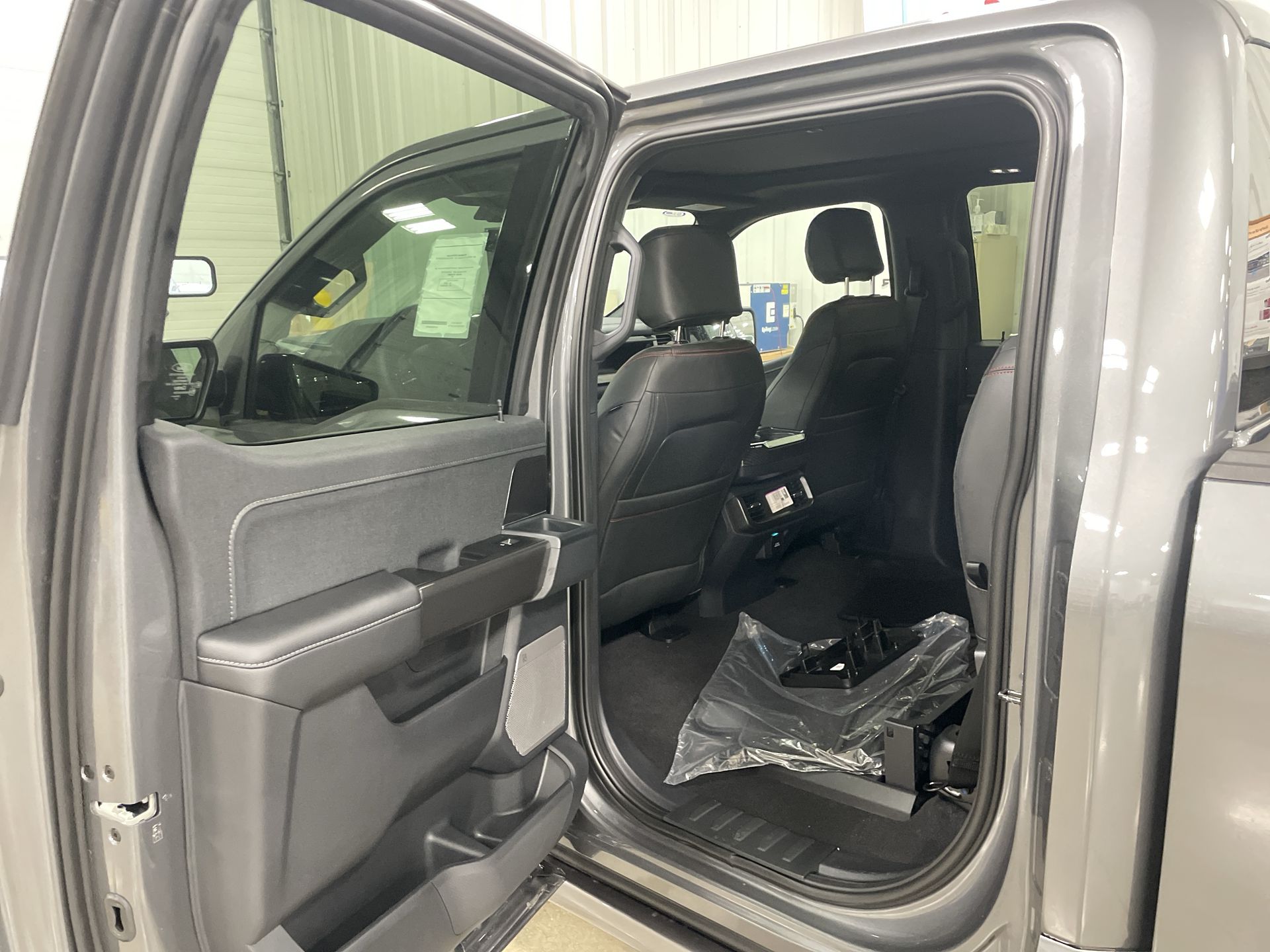 Vehicle Image 9