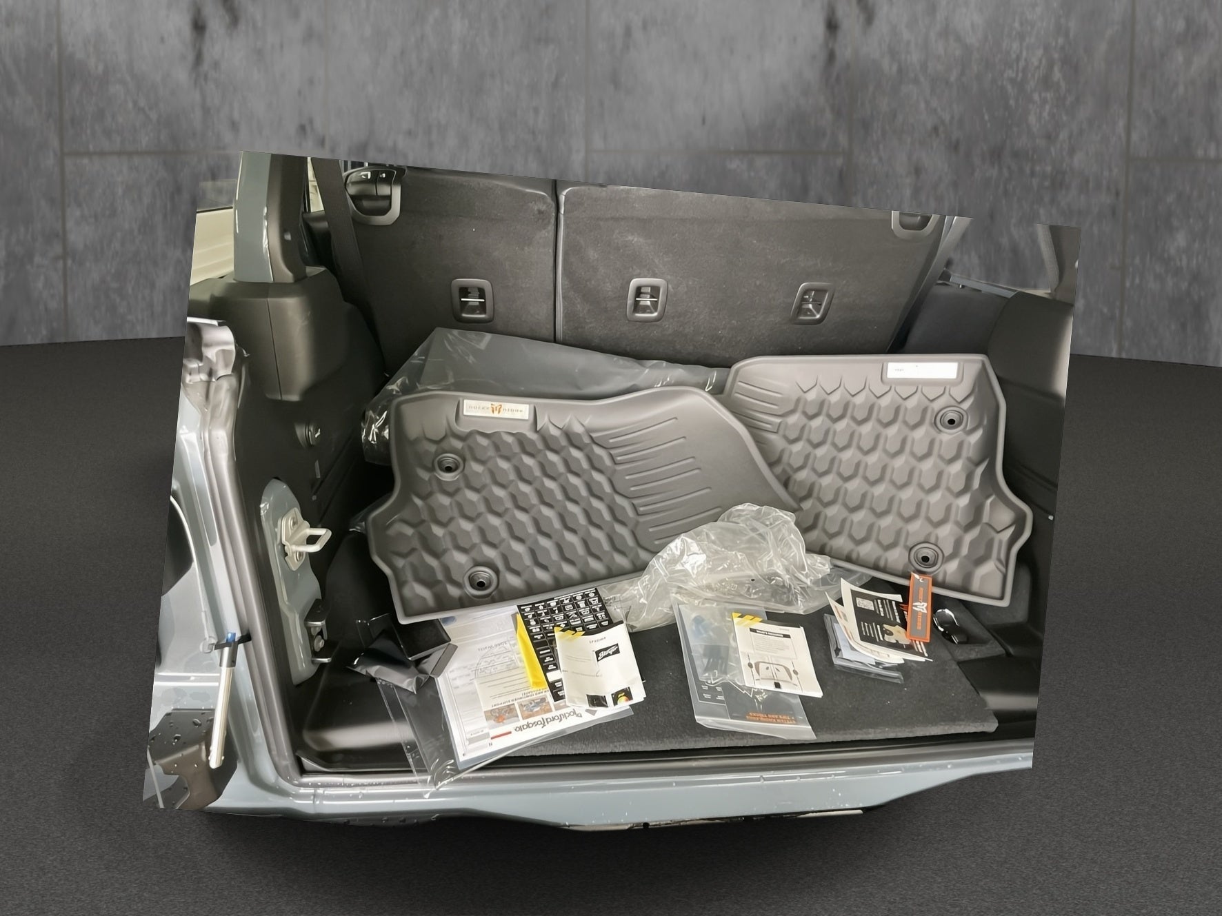 Vehicle Image 10